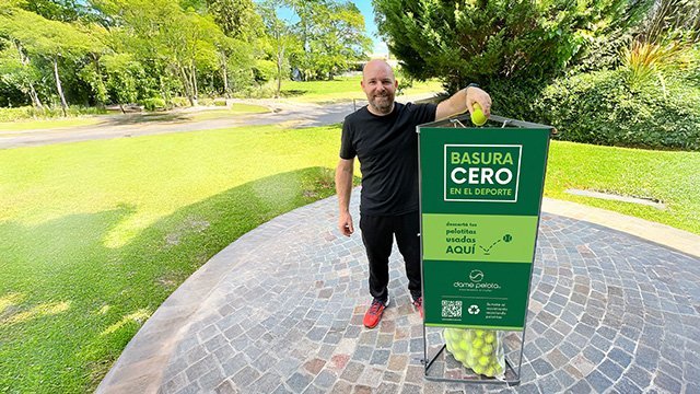 Proceso circular de reciclaje de pelotas deportivas