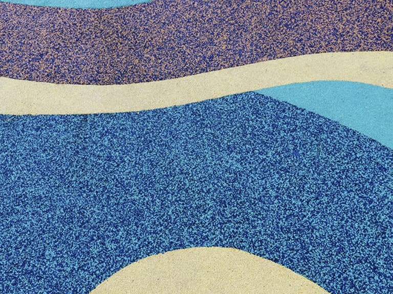 Pisos deportivos de caucho reciclado, superficie segura y sustentable